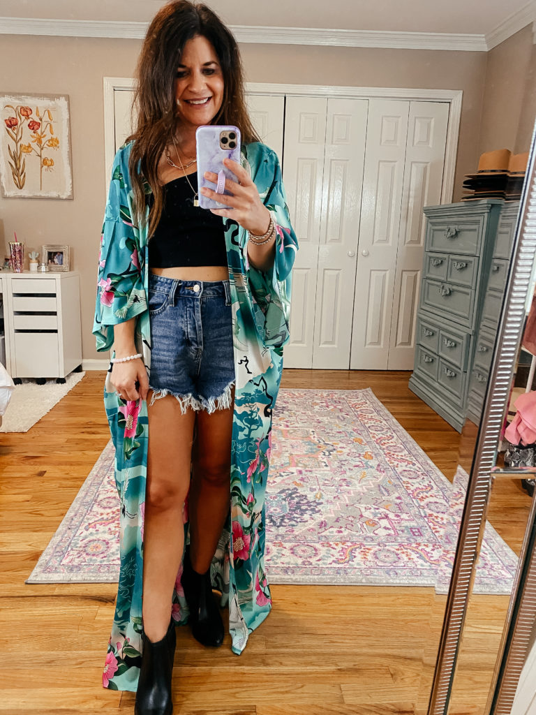 Styling a Kimono - Addicted To 2 Day Shipping